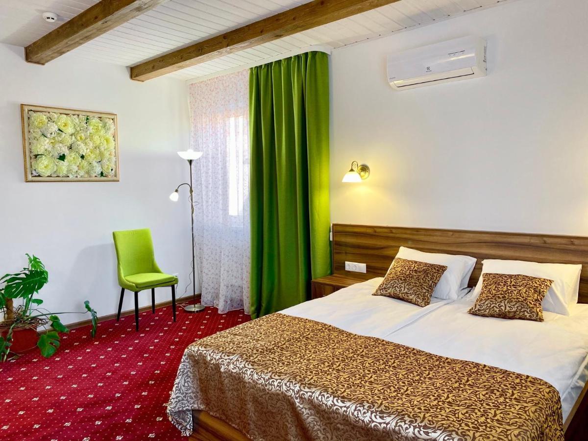 Rioro Hotell Myrhorod Eksteriør bilde